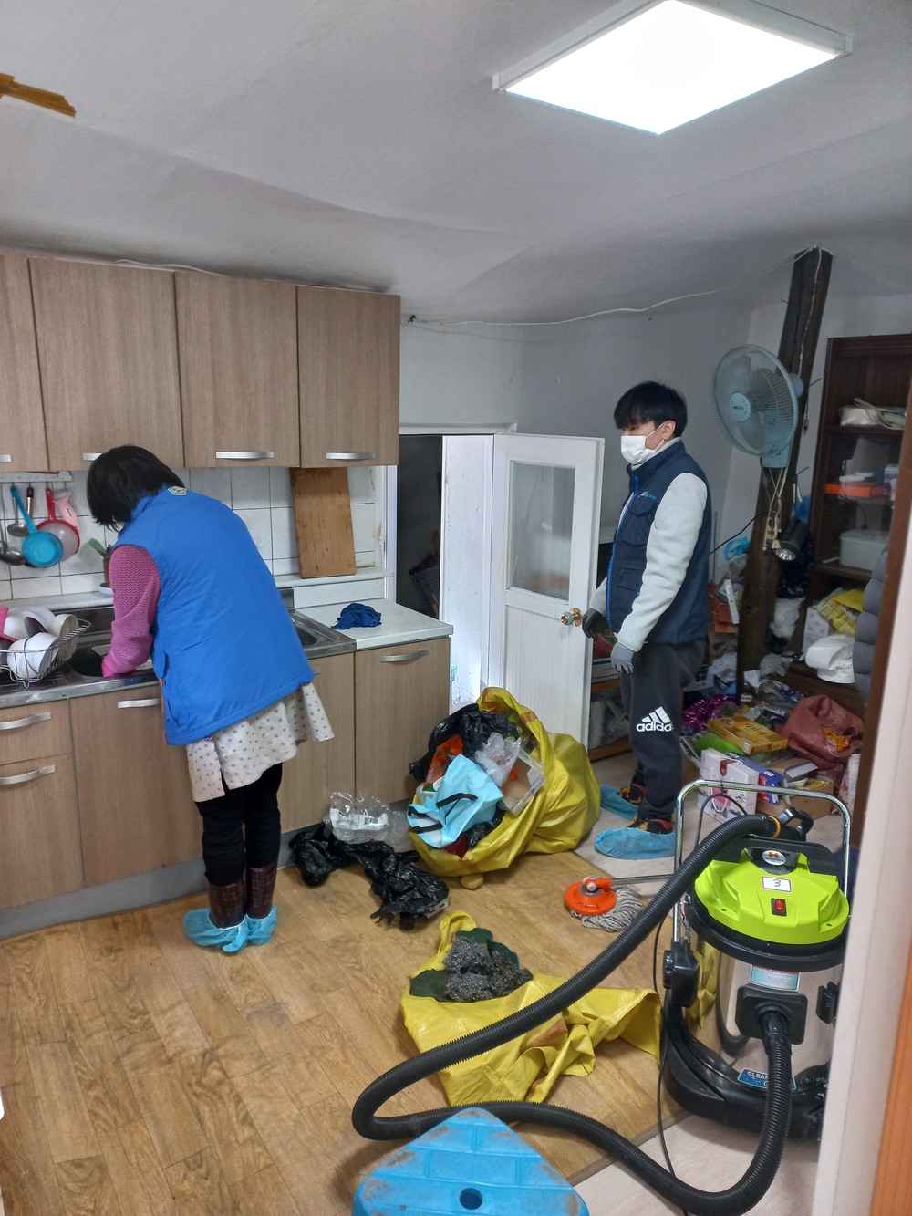 의령군, 저장강박 위기 가구 ‘클린버스’ 운영