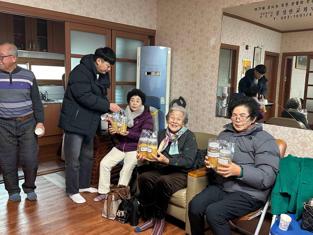 HD현대삼호 베트남 이주노동자, 크리스마스 선물로 수제청 전달