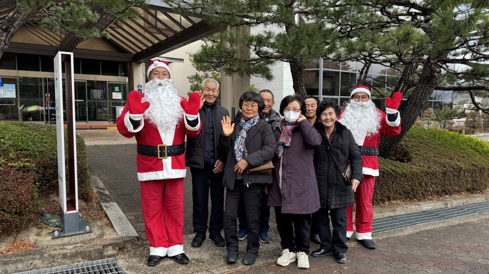 산타 복장 기사와 함께한 특별한 울진 여행