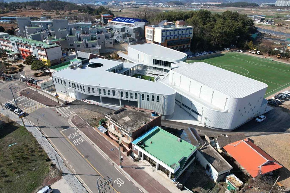사천시, ‘2025년 제1회 건축상’ 대상에 용남중학교 다목적홀 선정