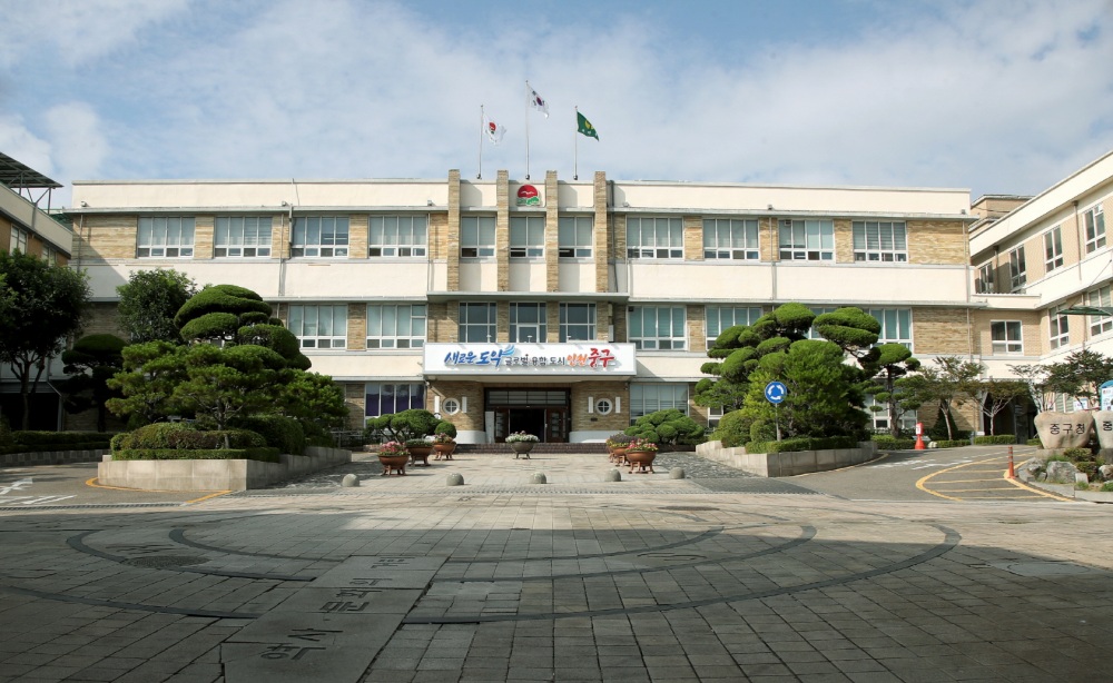 중구노인인력개발센터, 국제표준안전재단 물품 전달식 진행