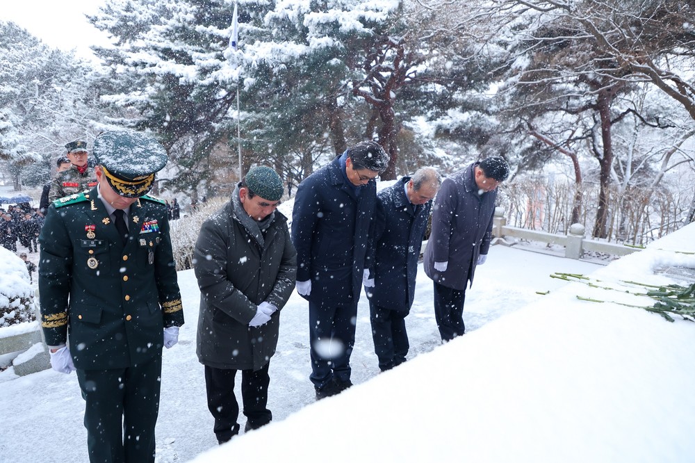 영암군, 충혼탑 참배로 병오년 새해 열어