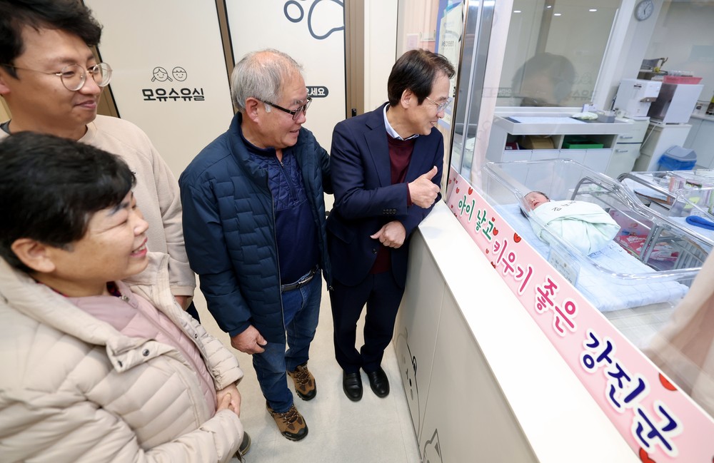 2026년 병오년, 새해 첫날 강진군에 울려 퍼진 아기울음 출산·육아 정책 속 ‘두 번의 인연’ 더해져 더욱 뜻 깊어