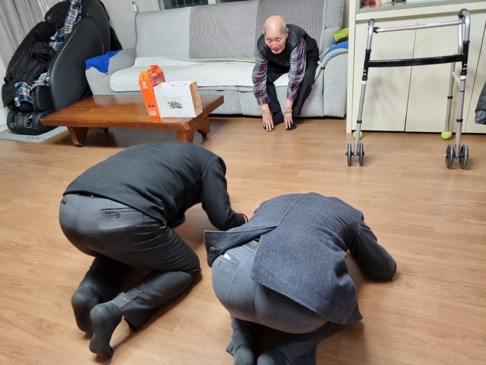 증포동, 100세 이상 어르신 가정 방문으로 경로효친의 의미 되새겨