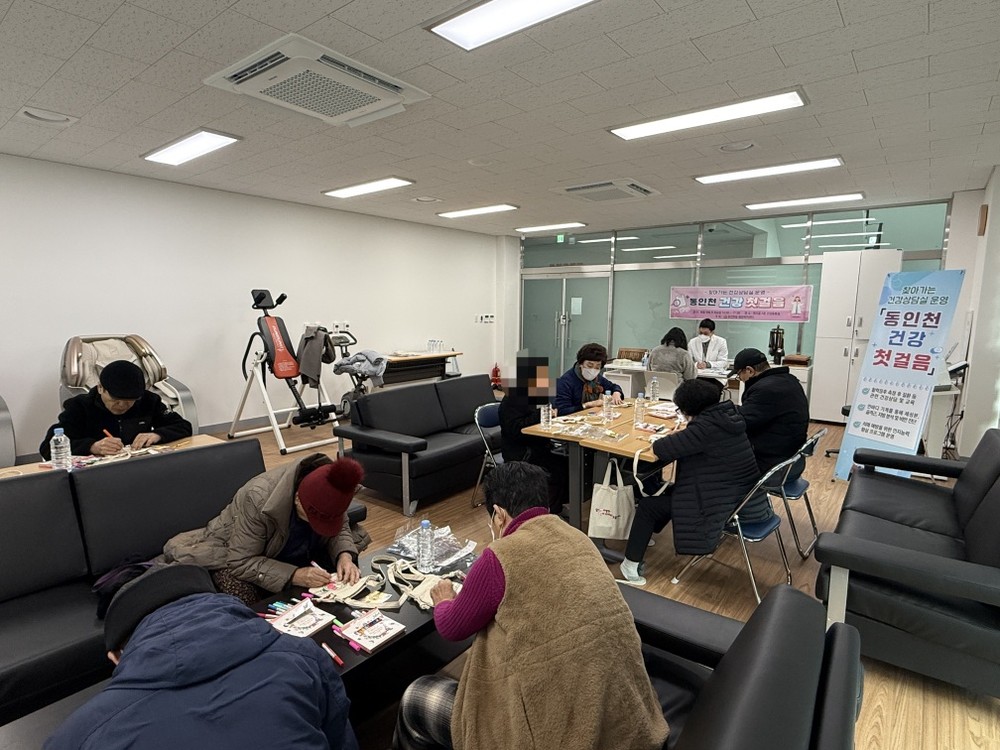 동인천동, 어르신 대상 ‘복주머니 크로스백 색칠 프로그램’ 실시
