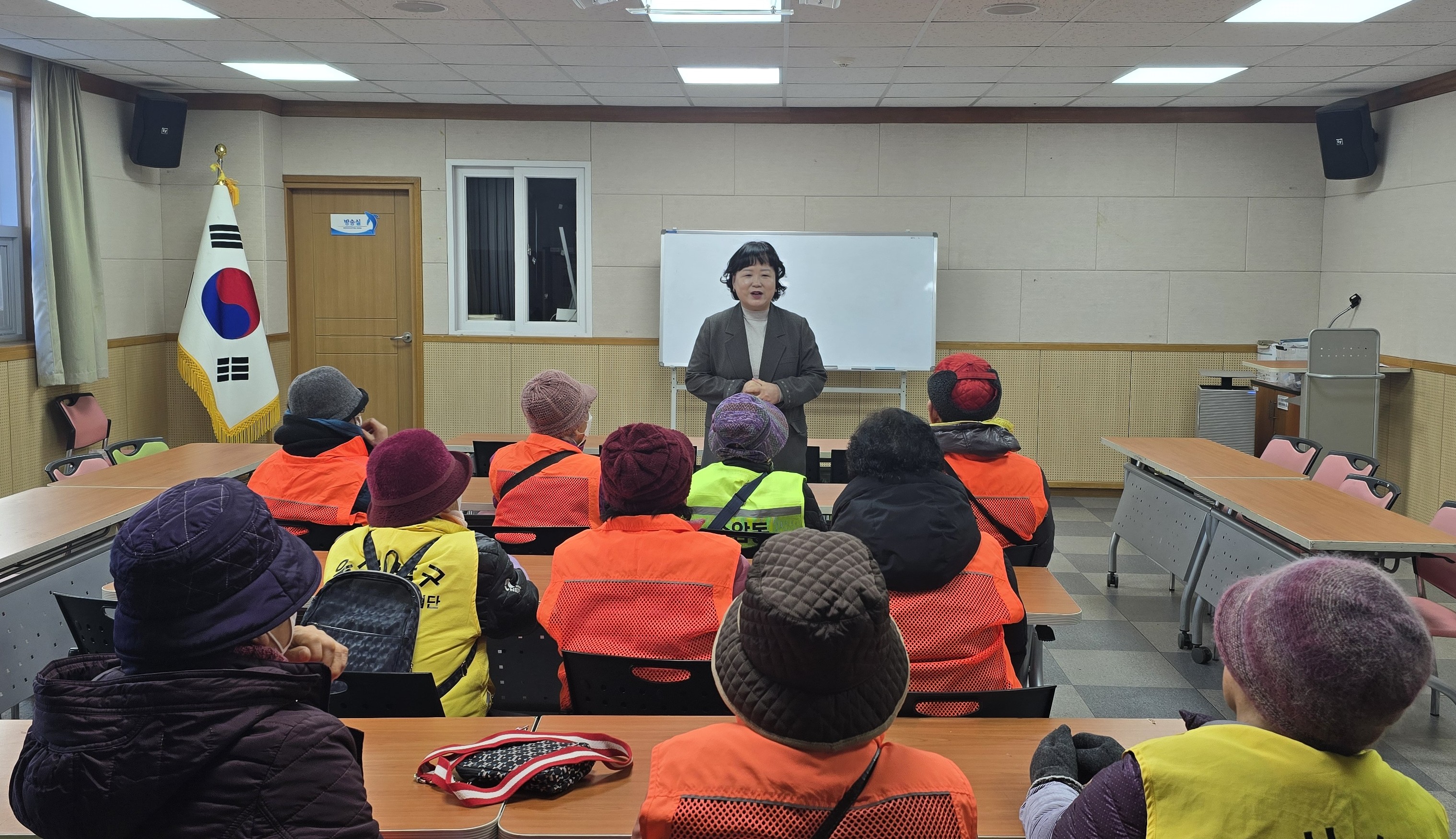 수암동 행정복지센터, 노인일자리사업 안전교육 및 간담회 실시