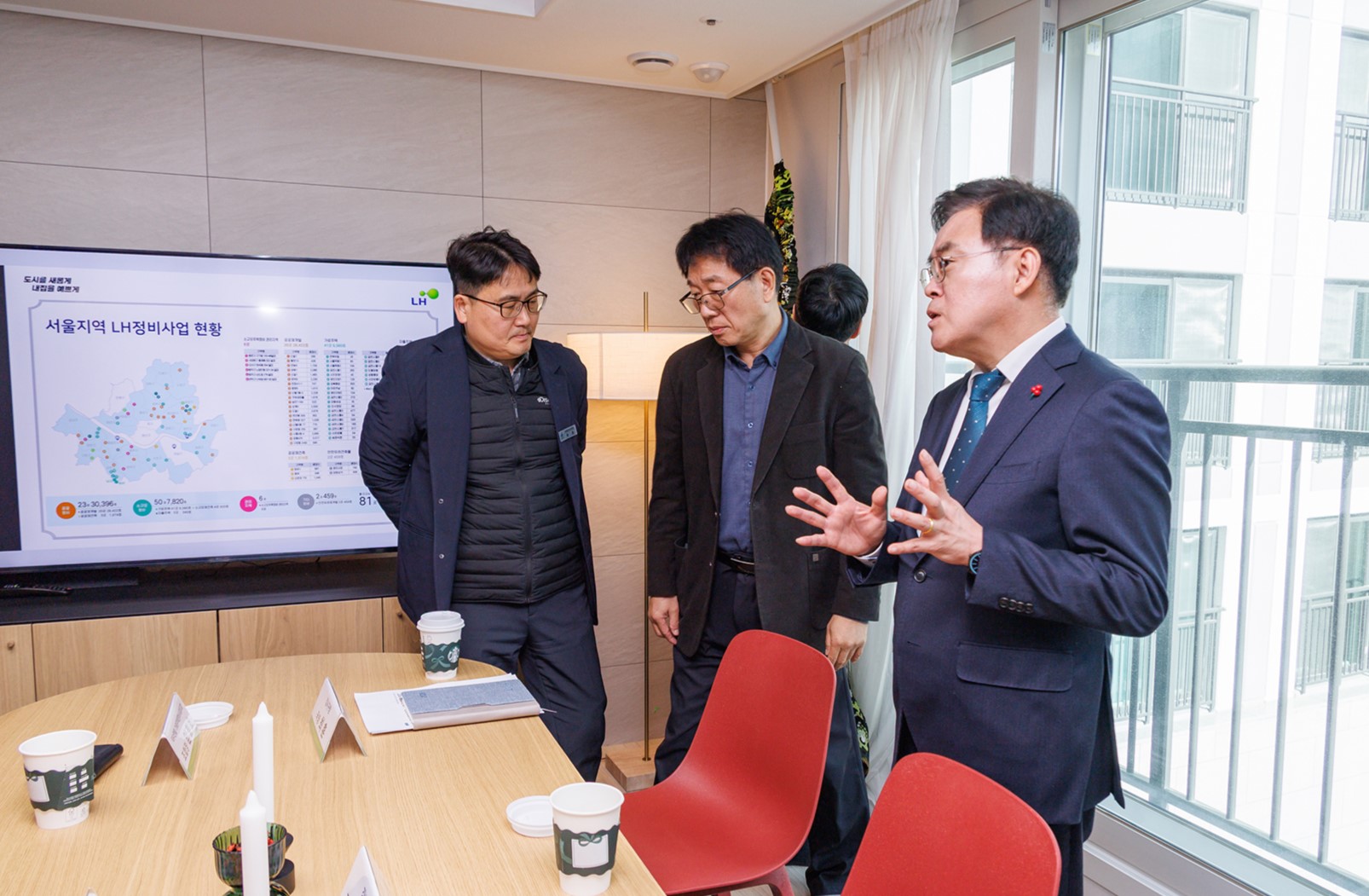 진교훈 강서구청장, 서울 첫 LH 참여형 가로주택정비사업 현장 방문
