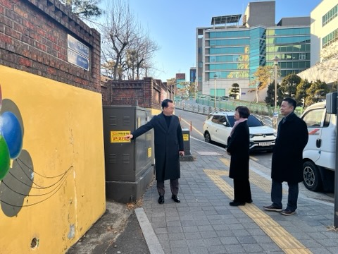 수원시 장안구 정자3동 주민자치회, 도로변 외벽 벽화 현장 점검 및 보수 방안 논의