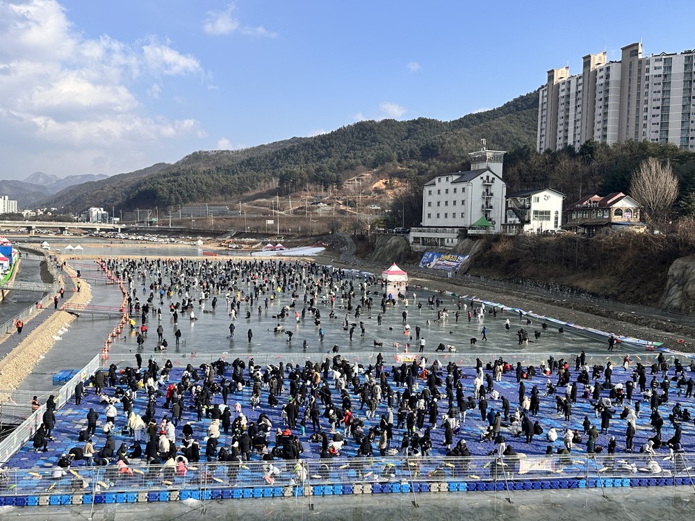 홍천 인삼 송어, 겨울축제 중심에 서다.... 홍천강 꽁꽁축제 개막 3일간 5만 8천 여명 방문‘북적’