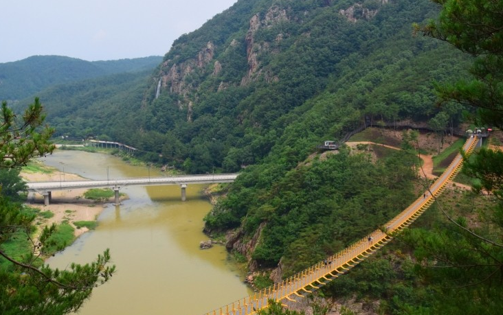 금산군, 월영산 출렁다리 방문객 편의 대폭 강화