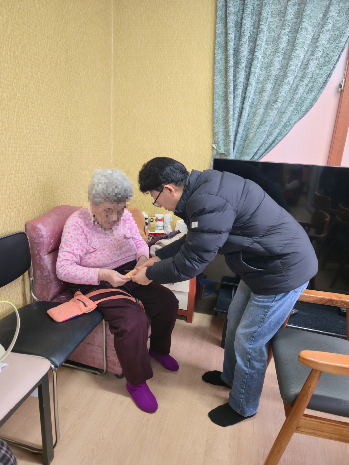 아산시 온양3동, 한파 쉼터 점검 및 이·미용권 배부