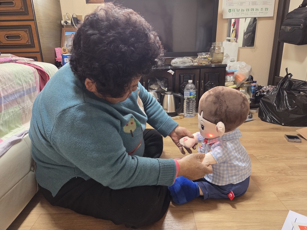 예천군, 치매 환자를 위한 AI 돌봄 인형 ‘효돌이’ 지원 확대