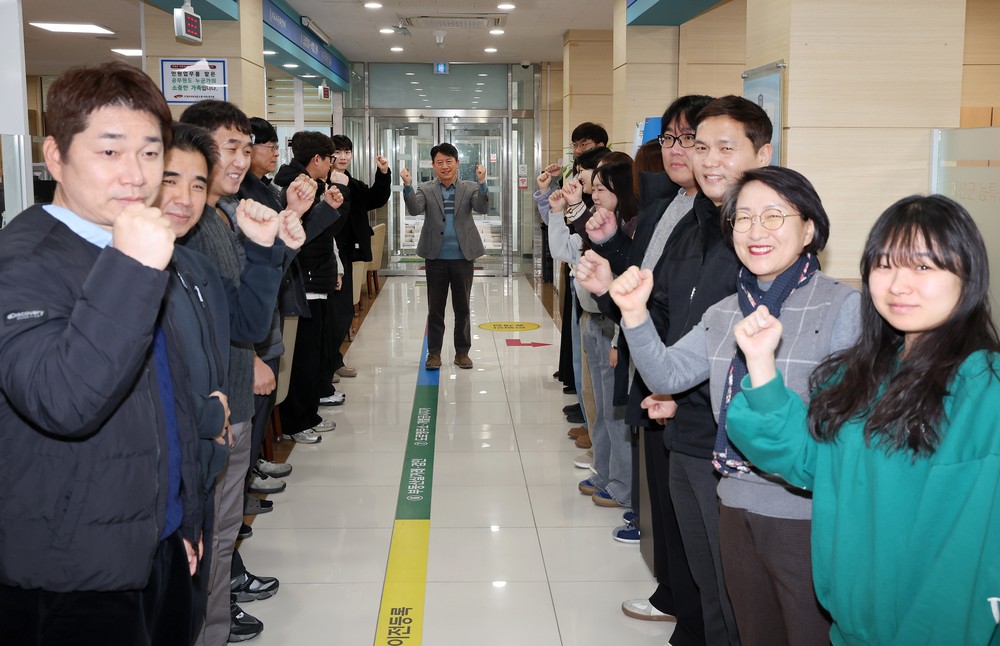 괴산군 민원행정 달라졌다…처리는 빠르게, 응대는 친절하게