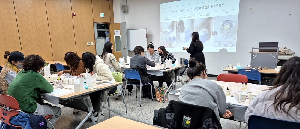 함안군립 칠원도서관 1월 일일 강좌 ‘바다캔들 만들기’ 성료