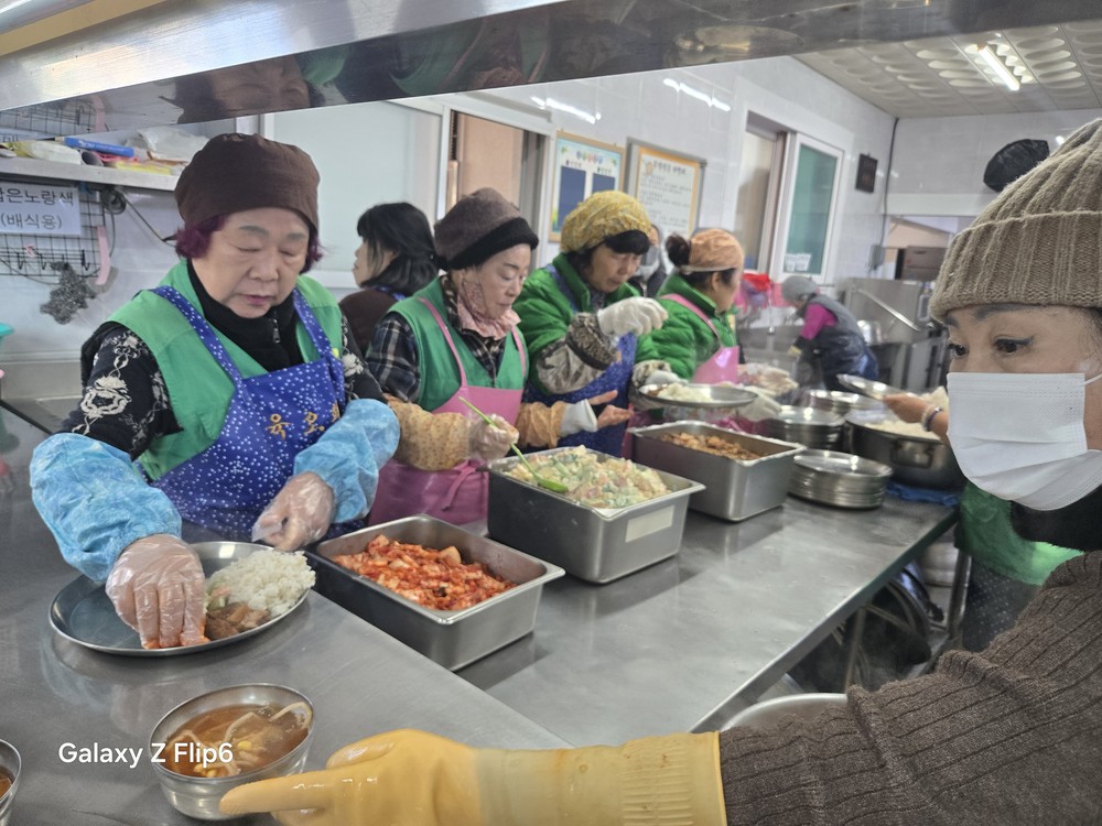 계림동 부녀회, 사랑의 급식봉사로 어르신과 취약계층의 건강을 책임진다.
