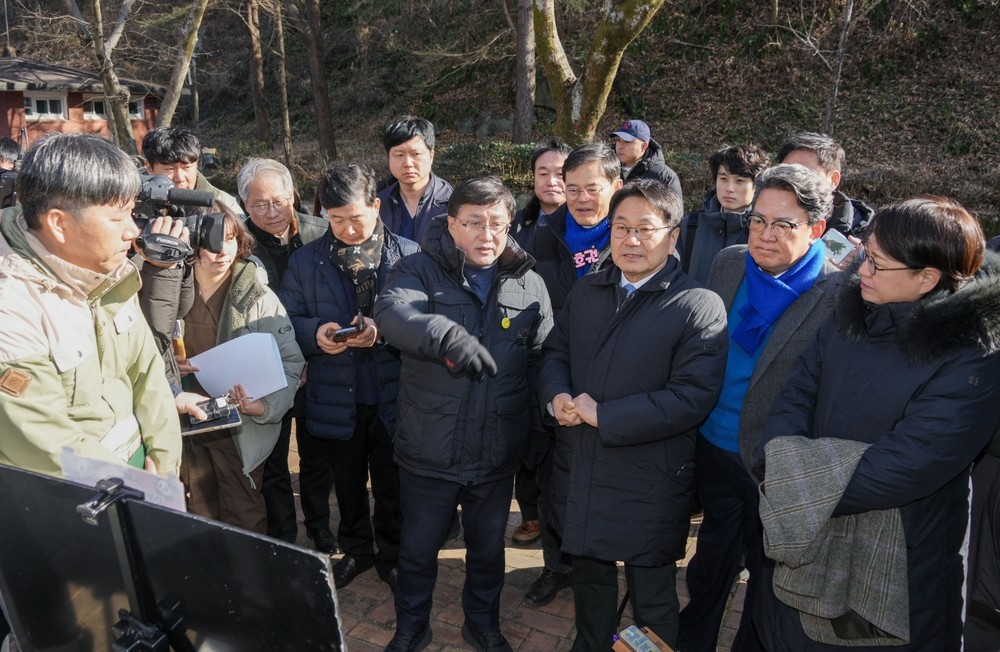 기후부 장관, 우치동물원 방문…판다 입식 점검