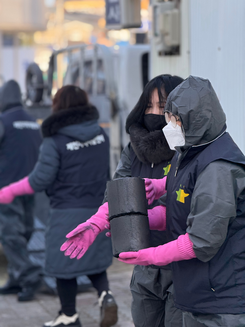 제천지역자활센터의 따뜻한 동행, 추위를 녹이는 연탄 한 장