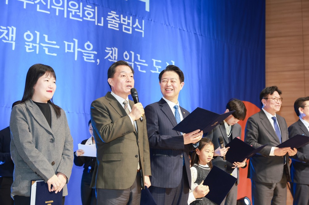 수원특례시, 지방정부 최초로 ‘독서국가’ 선언 동참…이재준 시장, 독서국가 선포식에서 선언문 낭독