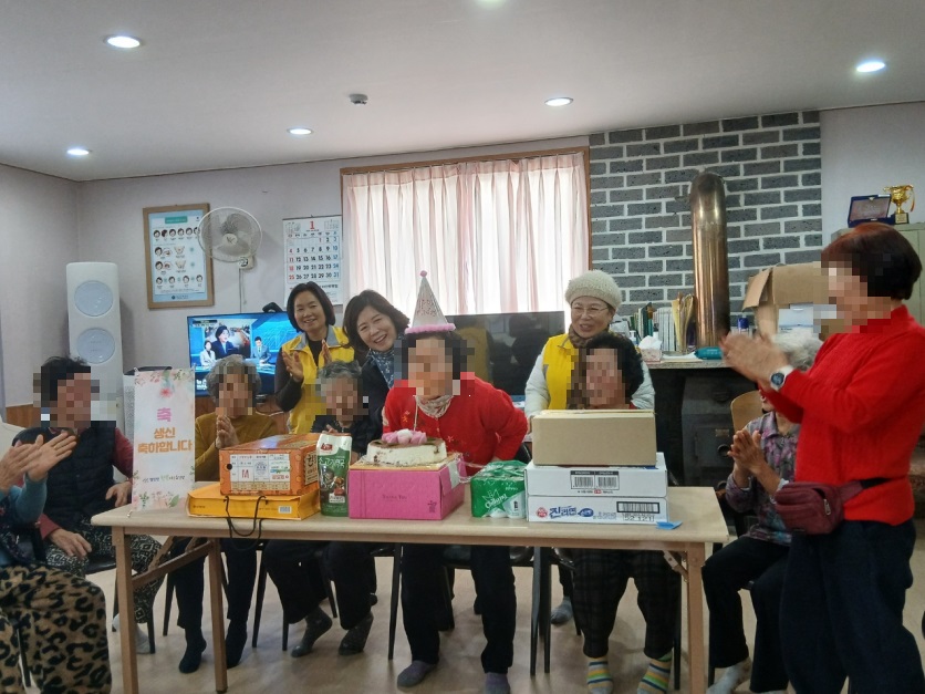 아산시 영인면 행복키움추진단, 소외계층 어르신 위한 ‘찾아가는 생신잔치’ 열어