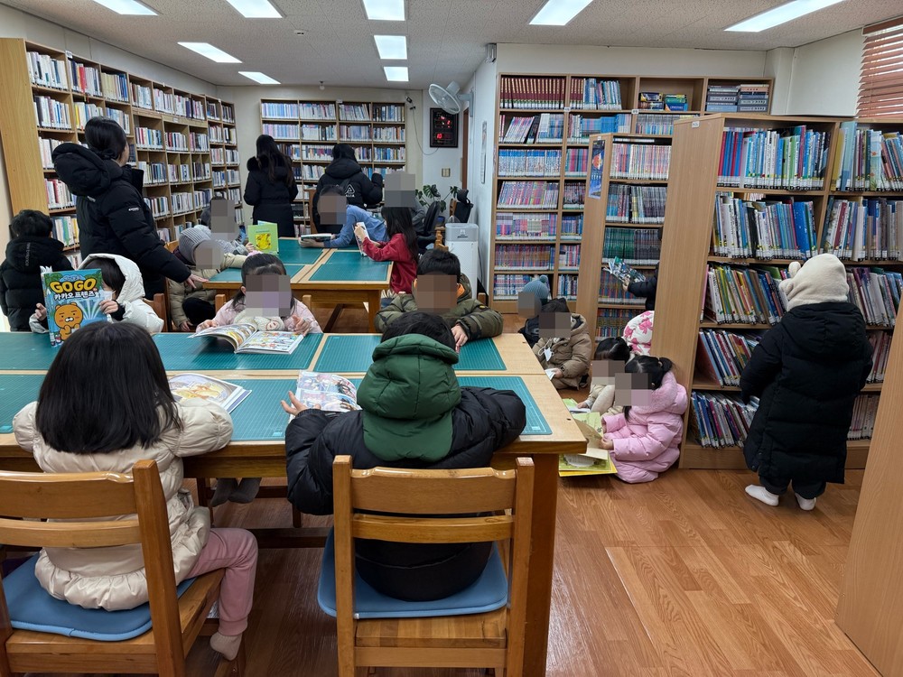 정자1동 새마을문고, 관내 어린이집 원생 대상 견학 실시