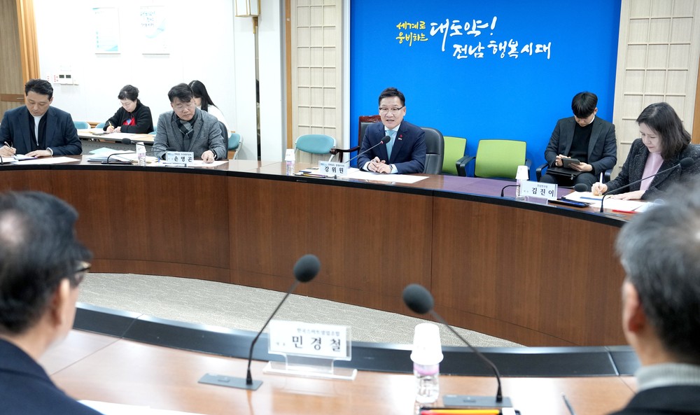 전남도, 천일염 산업 활성화 모색…가격 하락 대응 논의
