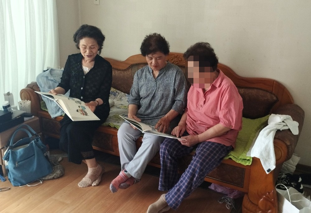 유성구, 어르신 가정 찾아가는 ‘시니어 책친구 유북이’ 활동가 확대·독후활동 다양화로 맞춤형 독서 돌봄 강화