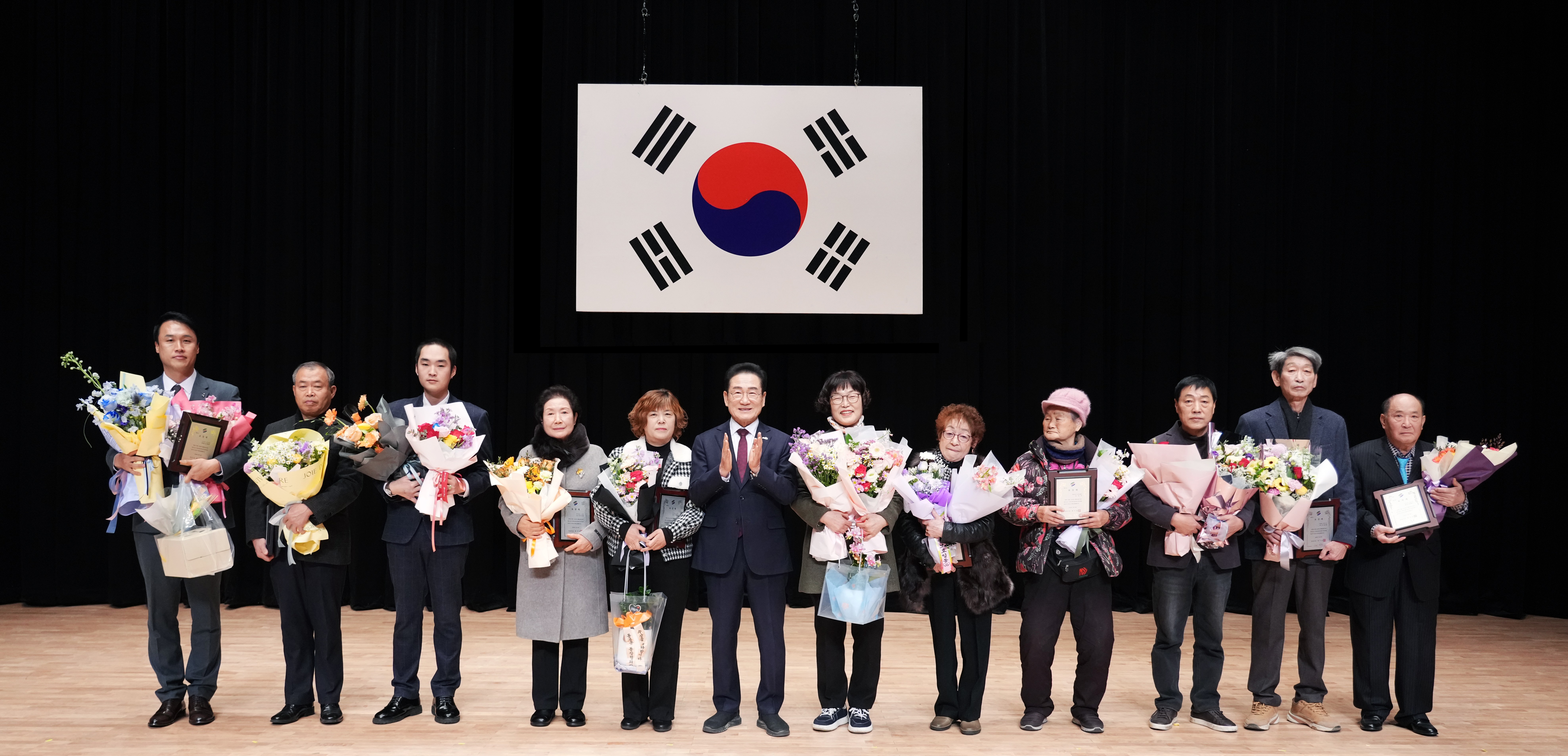 영천시, 2026년 1분기 시정발전 유공 표창 수여식 개최