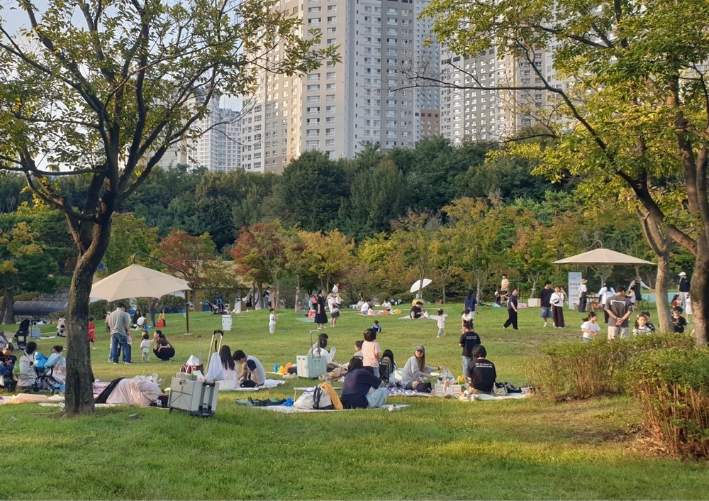 수원특례시, 4개 도시공원 ‘피크닉존’지정…한시적으로 그늘막 설치 허용