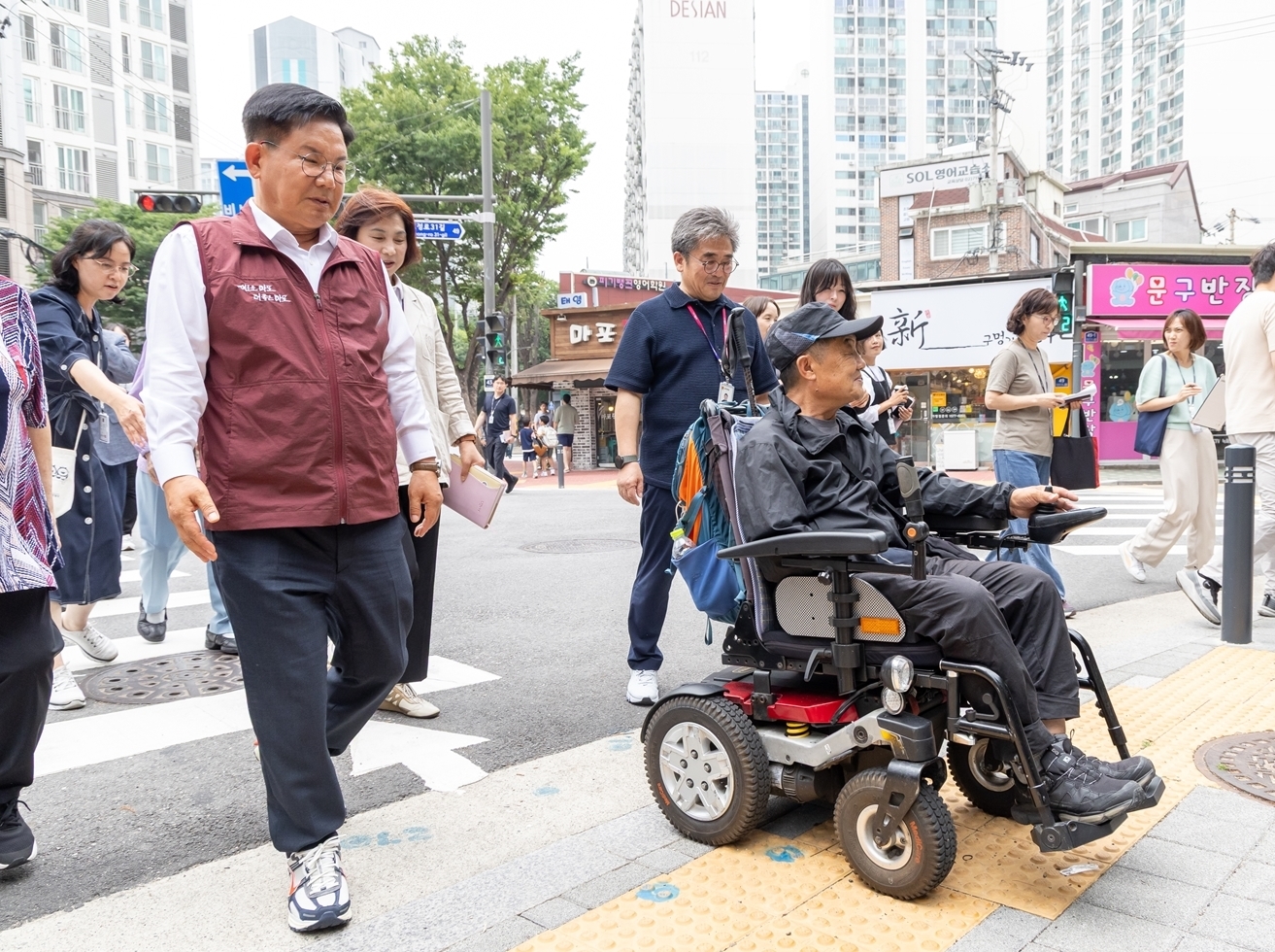 장벽은 허물고 일상은 넓힌다...무장애 도시 마포