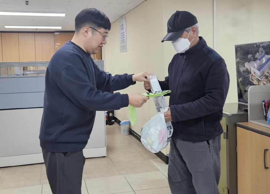 폐의약품과 종량제봉투 교환 지속 추진