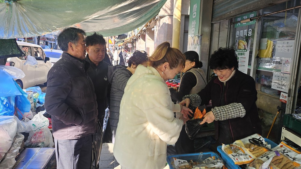율곡동 지역단체, 설 명절맞이 전통시장 장보기