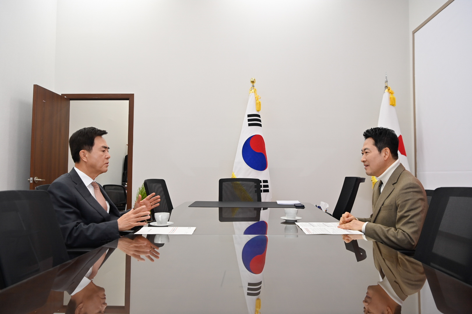 김태흠 충남도지사, 행정통합 특별법안 완성을 위해 국회 찾아