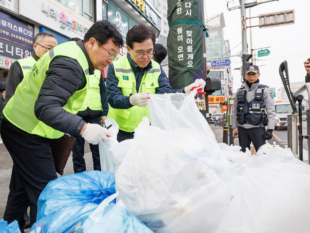 강서구, 쓰레기 무단투기 근절 선포…진교훈 구청장도 거리로