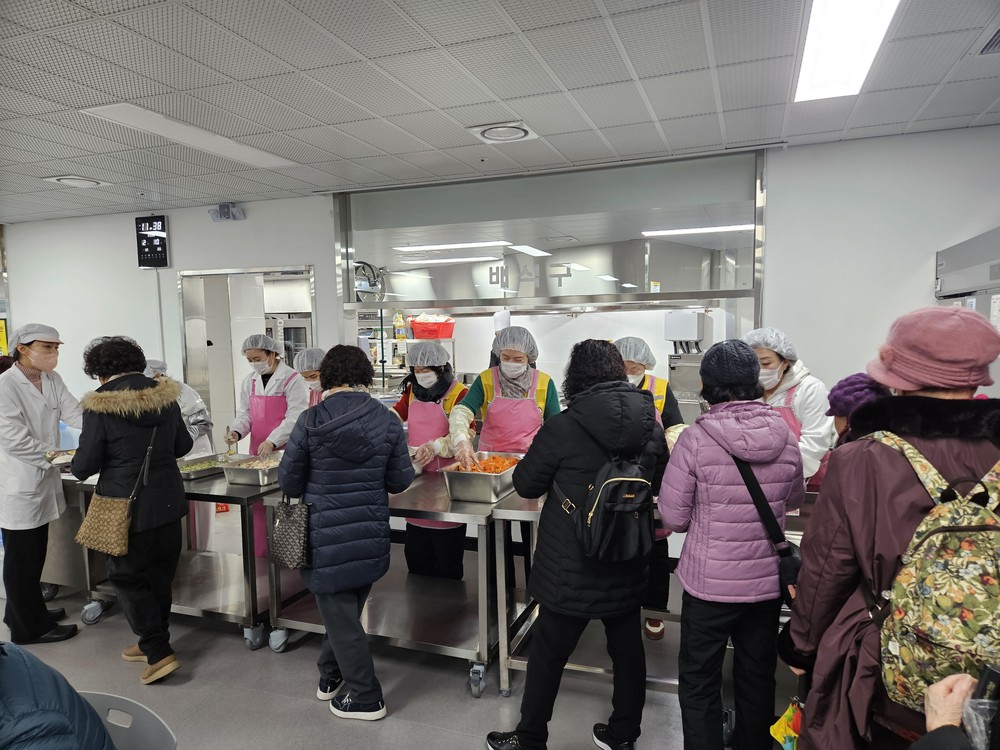거제시 장승포다어울림행복문화센터 경로식당 시범운영 큰 호응
