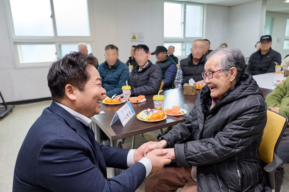 아산시, 설 명절 맞아 노인주거복지시설 온양정애원 방문