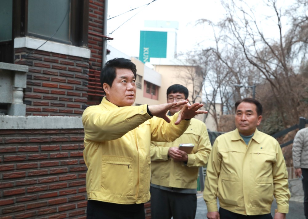 설 연휴에도 관악구 ‘안전 이상무’ 옹벽 등 취약 시설물 특별 점검 완료