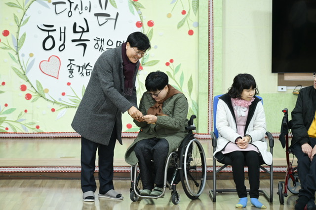 거제시, 설맞이 위문 활동 전개 … 취약계층에 온정 전달