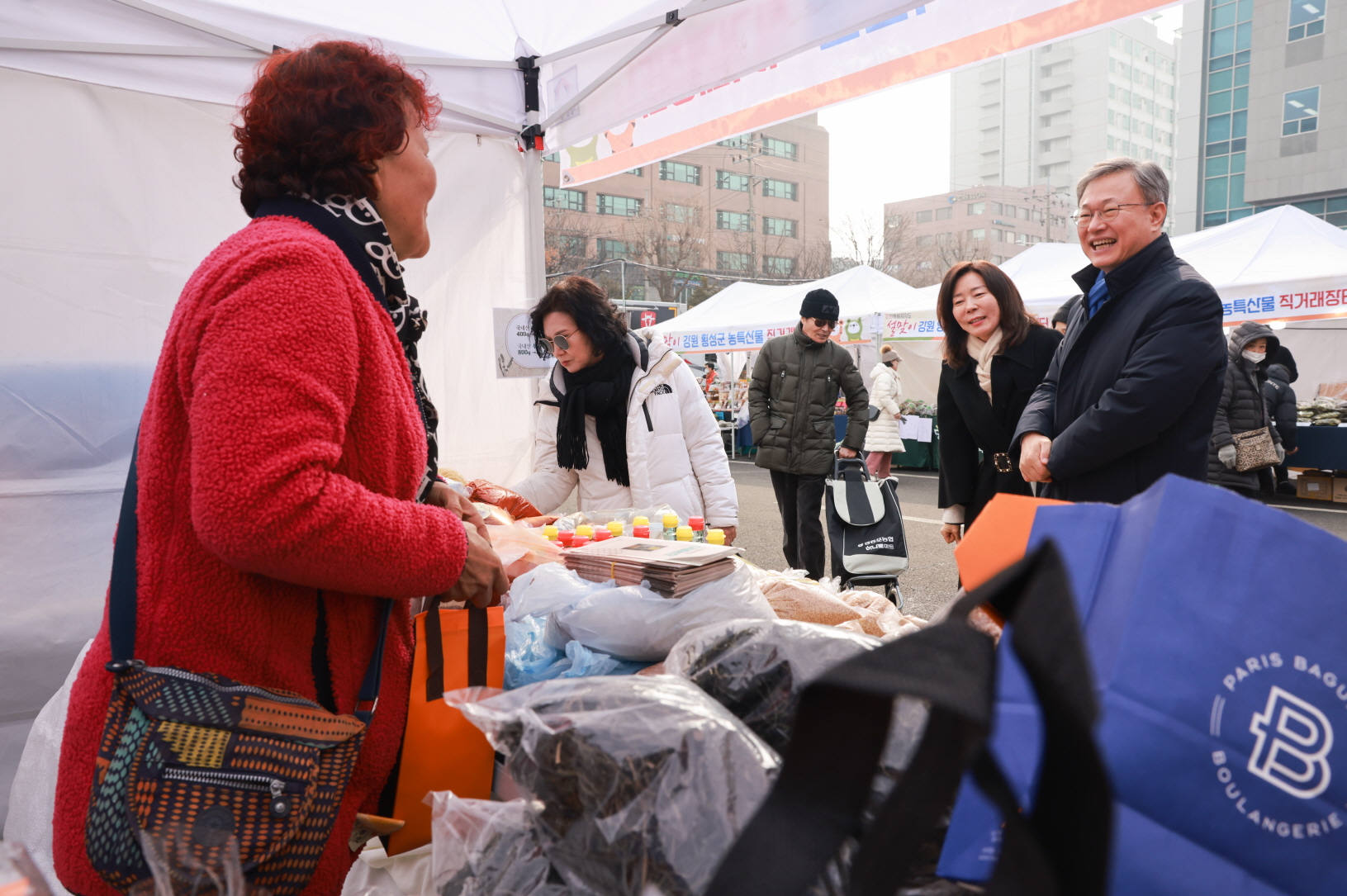 (포토) 구로구, 2026년 설맞이 ‘구로 직거래장터’ 개장