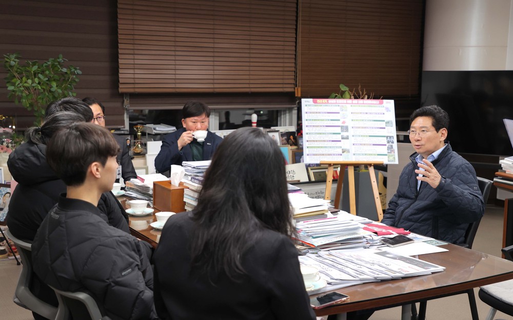 이상일 용인특례시장, 용인FC 공식 서포터즈 ‘용비어천가’ 만나 소통