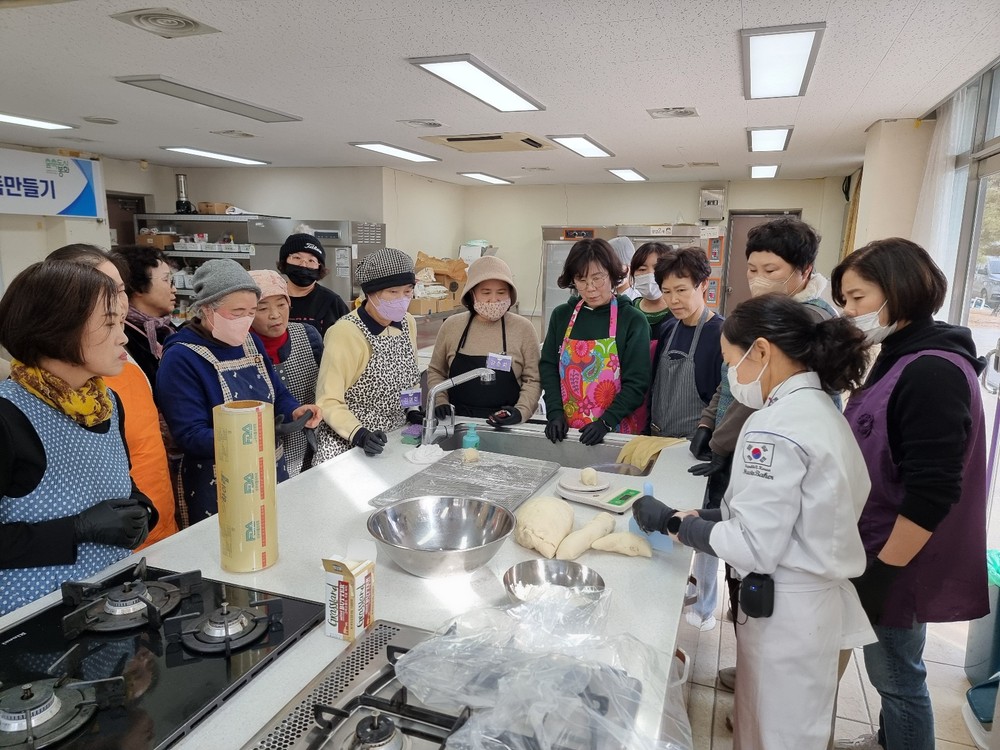 “요즘 대세 소금빵, 우리쌀로 만들어요” 봉화군, 다양한 우리쌀 활용교육 순항