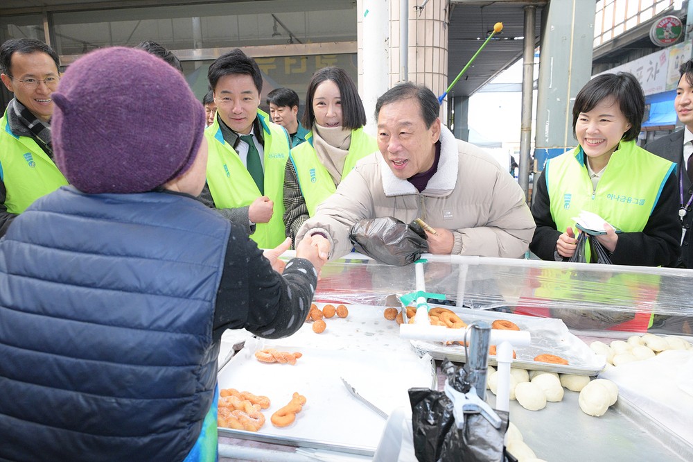 최민호 시장, 세종대평시장서 설 명절 준비
