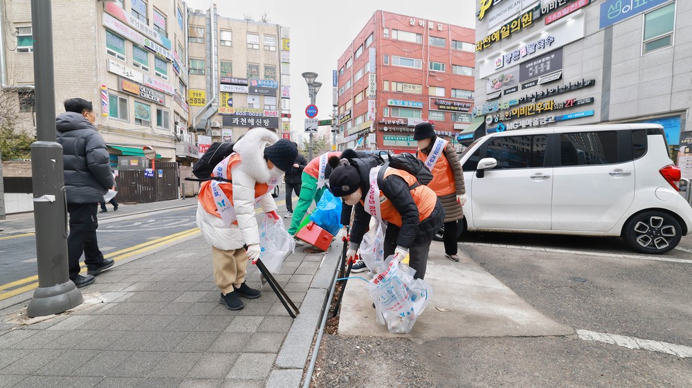 과천시, 별양·중앙동 상가 일대서 시민 참여 대청소