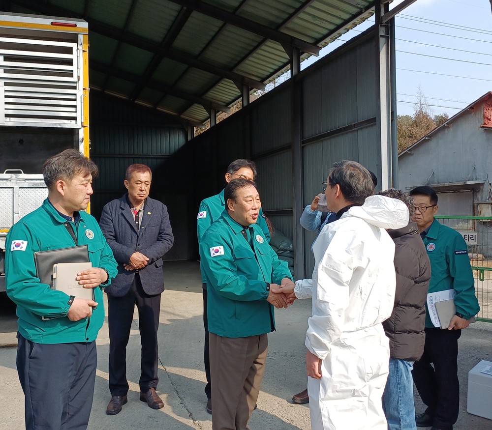 최민호 시장, 충광농원 AI 방역 긴급점검