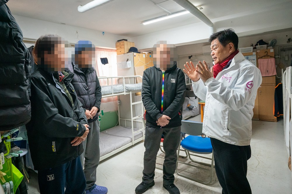 동대문구, 노숙인복지시설 가나안쉼터 방문…자활과 자립 강조
