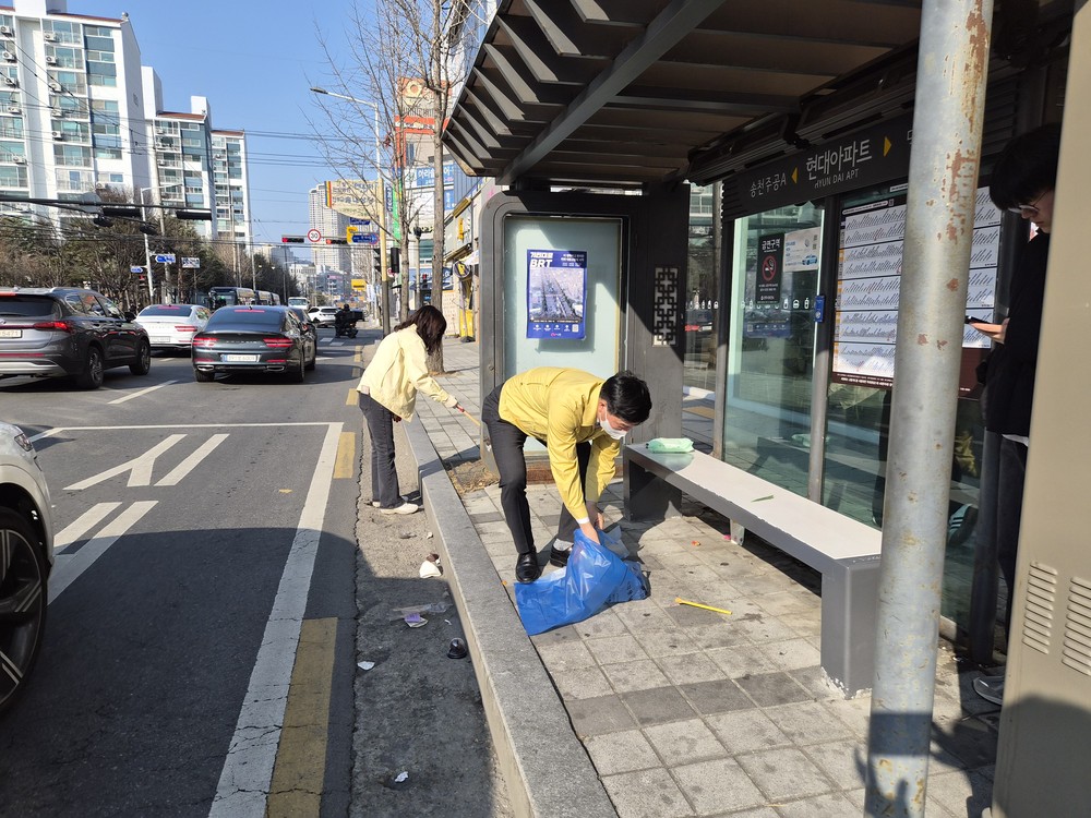 전주시 설 명절 대비 ‘시내버스 승강장’ 집중 환경정비 실시
