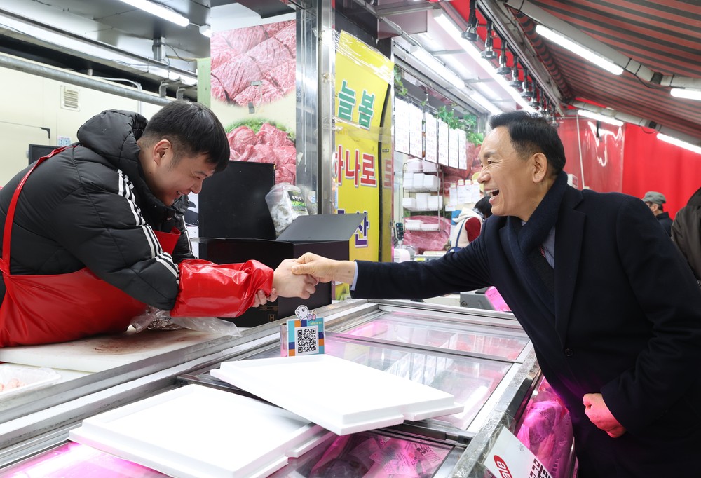 강남구, 전통시장서 설 명절 장보기 행사...골목상권 응원