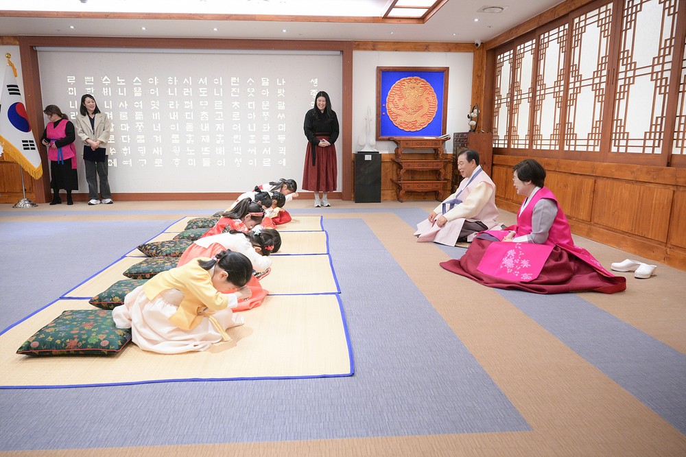 "시장 할아버지, 새해 복 많이 받으세요"