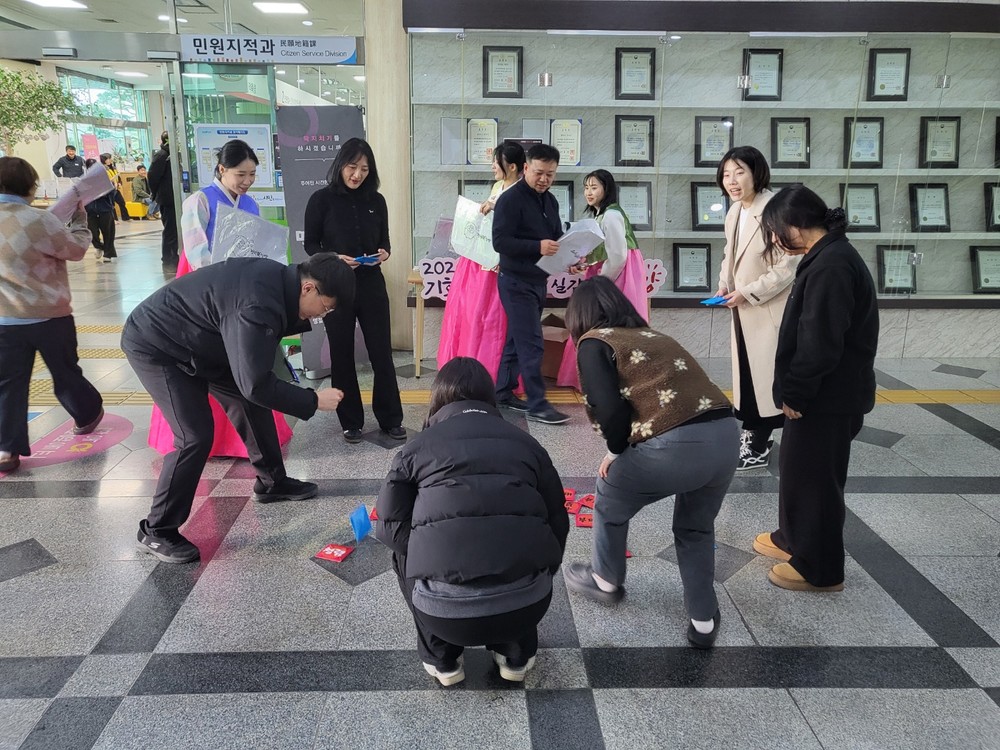 밀양시, 설 명절 맞아 ‘청렴 딱지치기’ 이색 캠페인 펼쳐