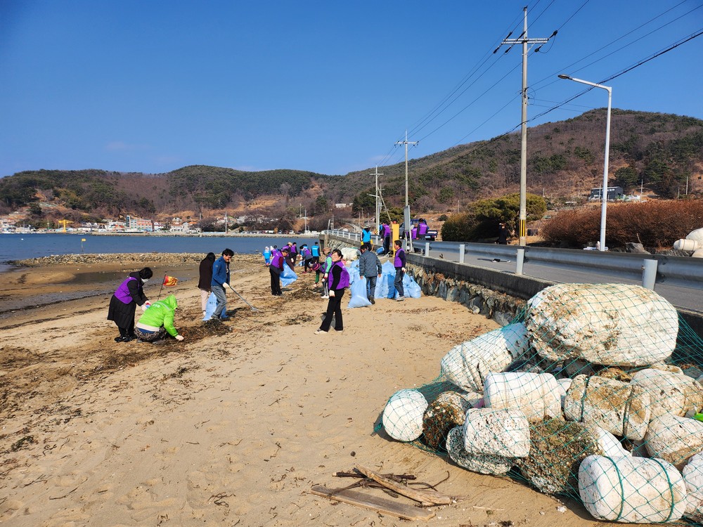 거제시, 사곡해수욕장에서 설맞이 해안변 정화활동 펼쳐
