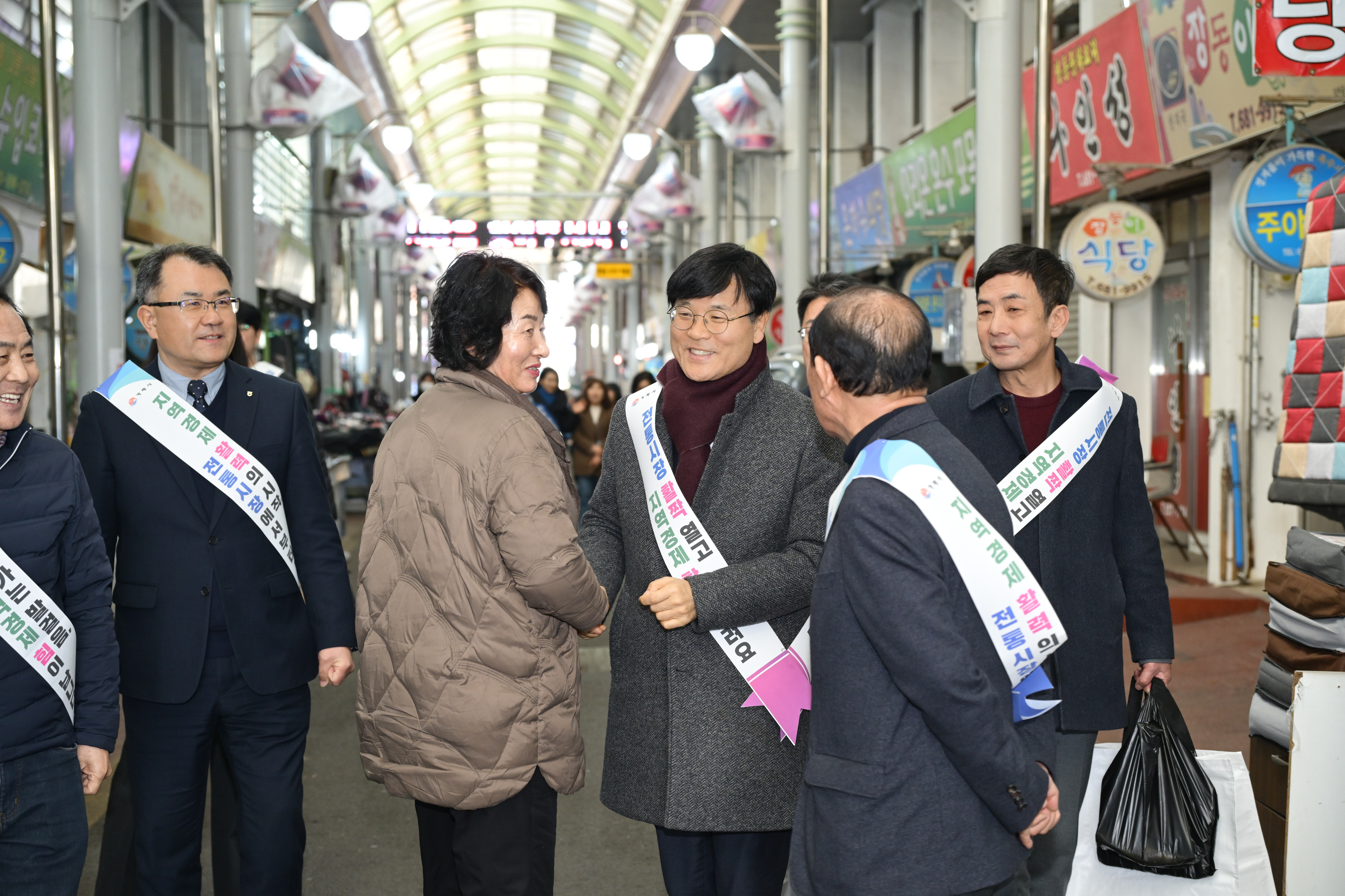 거제시, 설 명절 맞아 전통시장 장보기 행사 실시